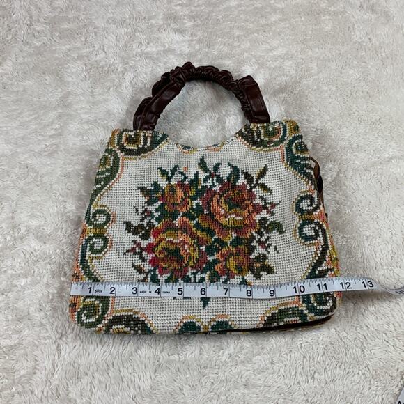 Needlepoint floral pattern hand or shoulder bag - Picture 7 of 10